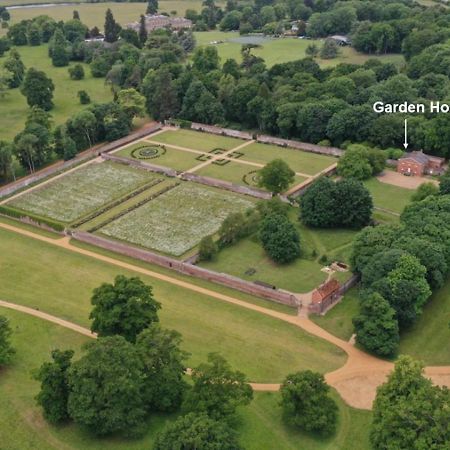 The Walled Garden At Woodhall Estate Hertford Bagian luar foto