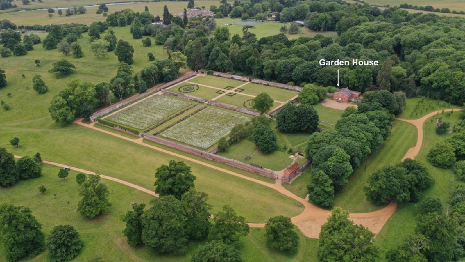 The Walled Garden At Woodhall Estate Hertford Bagian luar foto